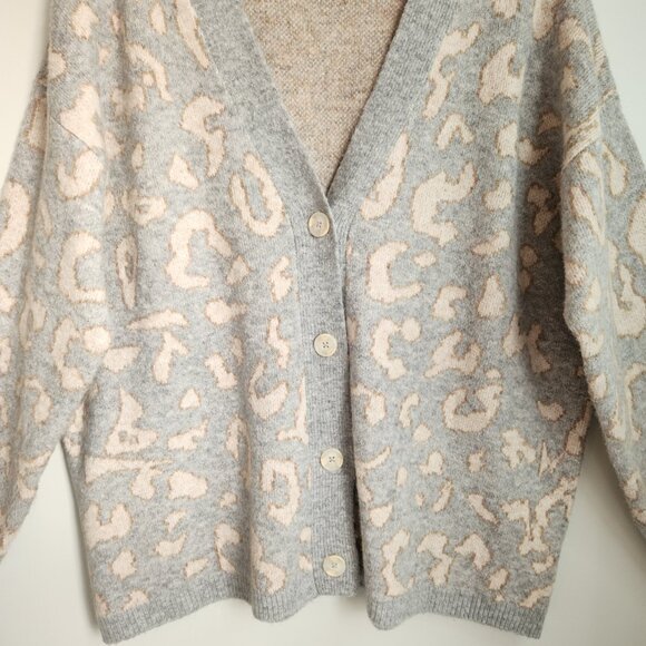 Karen Kane Leopard Print Button Front Cardigan Sweater Gray Beige OX - Picture 3 of 9